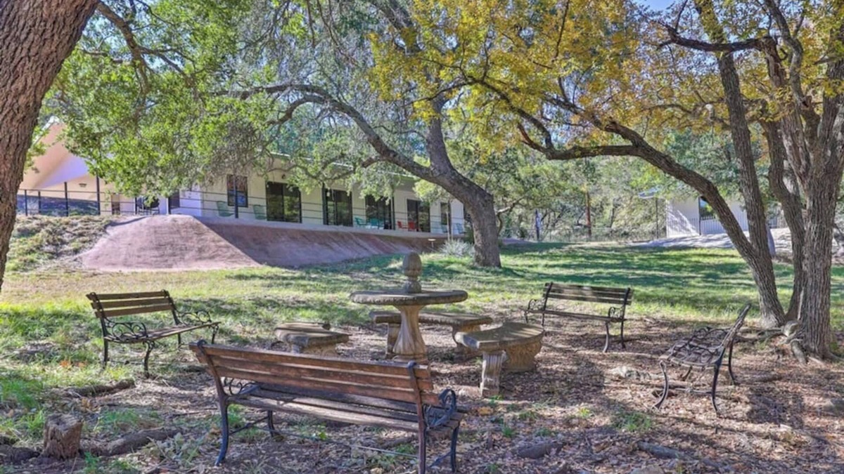 Mason Cottage | Cliffside - Rock Hounders' Paradise