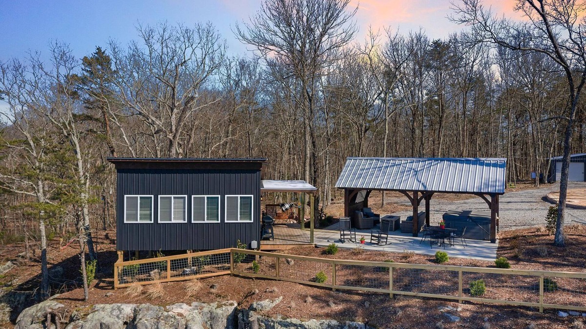 Dunlap House | Cliffside Tiny Home w/Panoramic Views & Hot Tub!