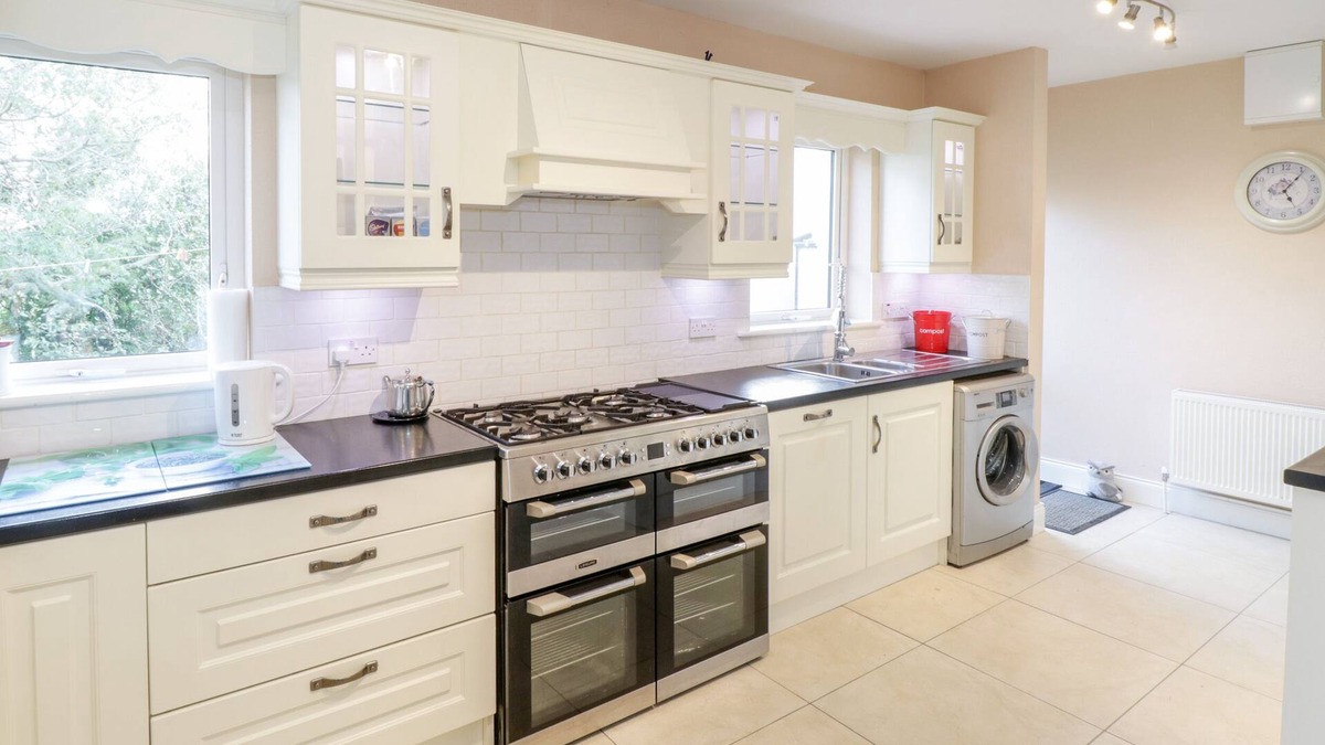 Tullycross Cottage | Clifftop Haven