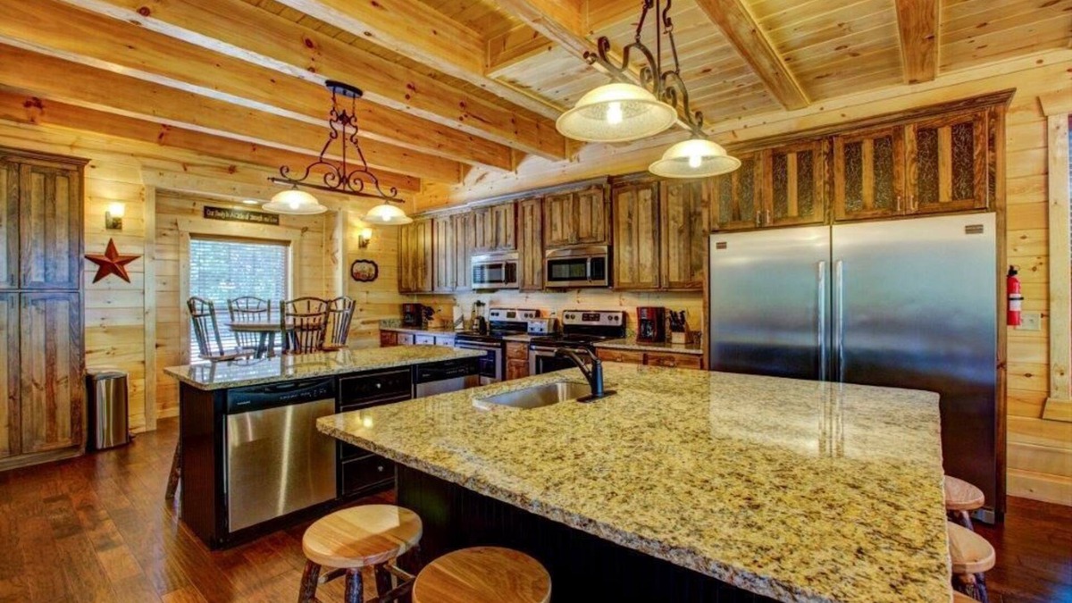 Primrose Cabin | Cliffview Retreat - 11 BR Lodge at Cliffview Resort