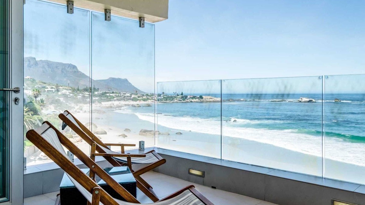 Clifton Apartment | Clifton Apartment on the Waters Edge (Ocean Breeze)