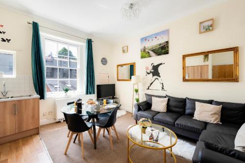 Cotham Apartment | Clifton Nr Centre, Georgian Period Flat, Permit Parking x1, Garden