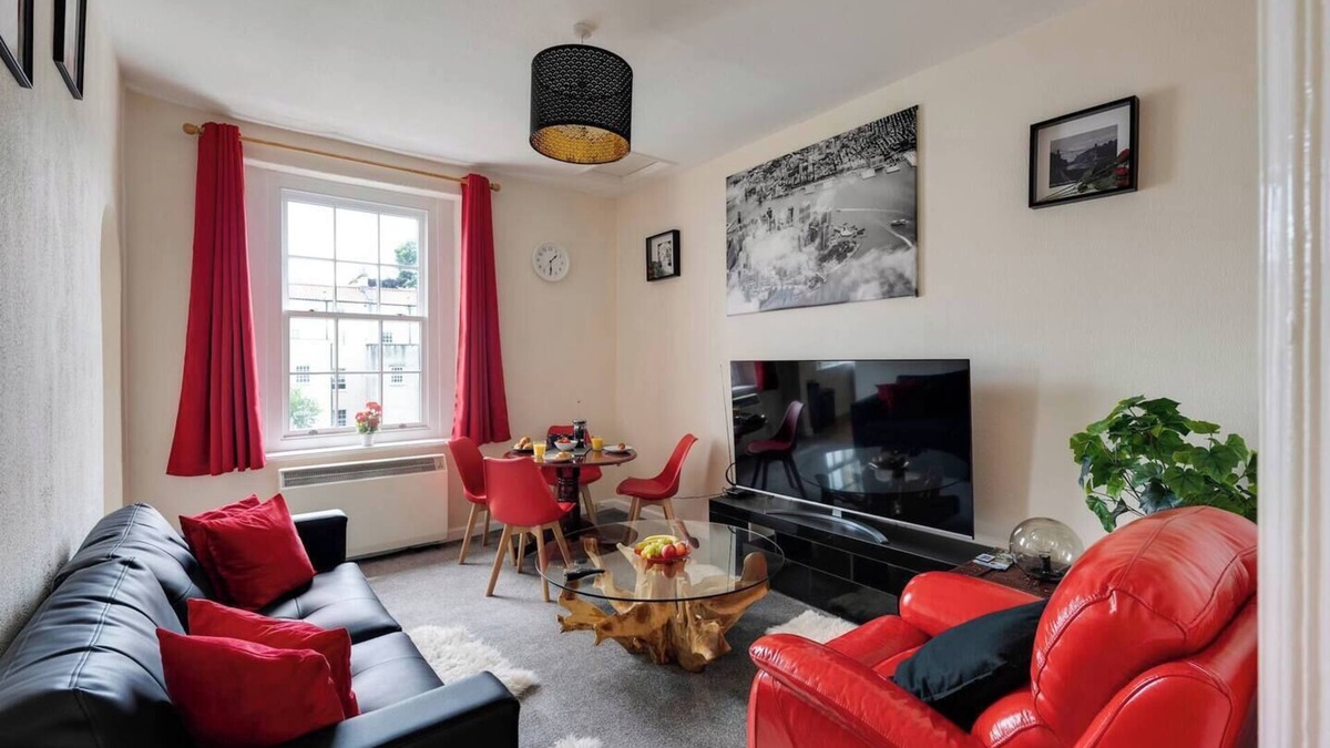 Cotham Apartment | Clifton Penthouse, Parking x1, Near Centre, Garden