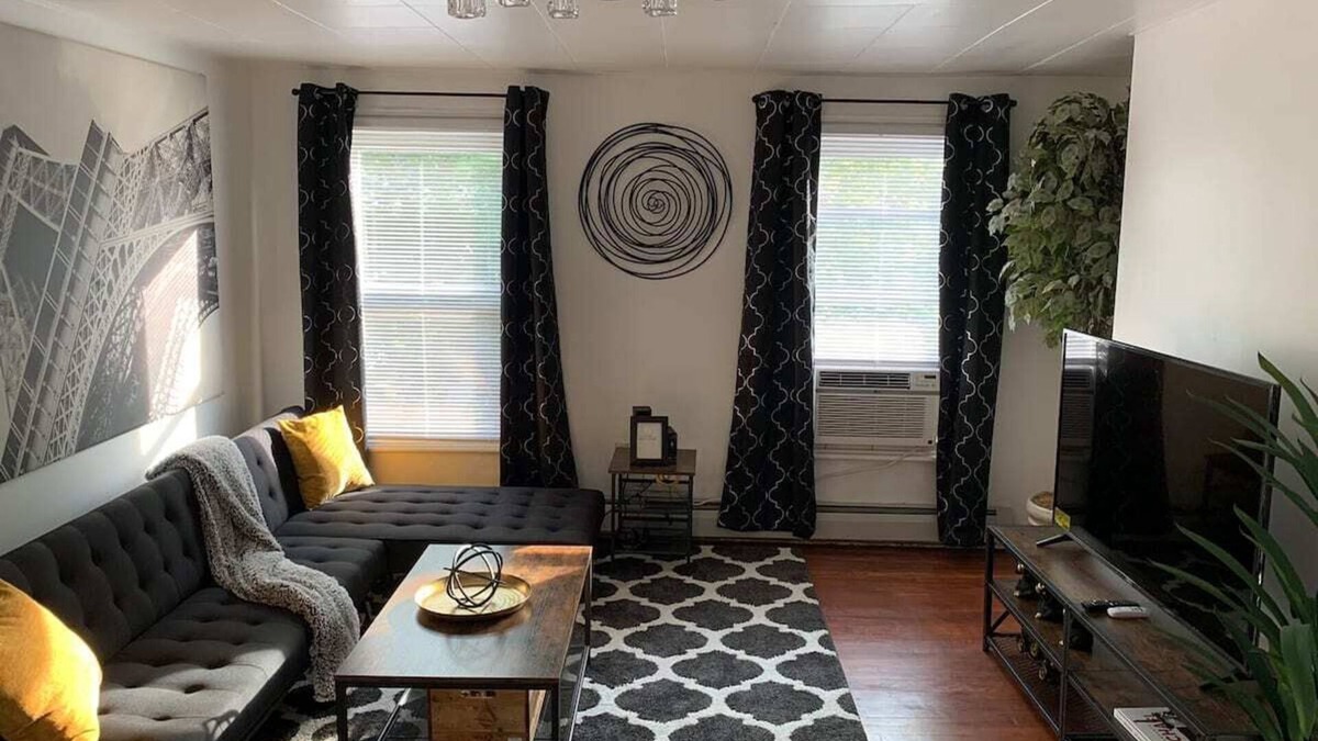 Kingston Apartment | Clinton Cove - Lively 2 Br in the heart of Midtown
