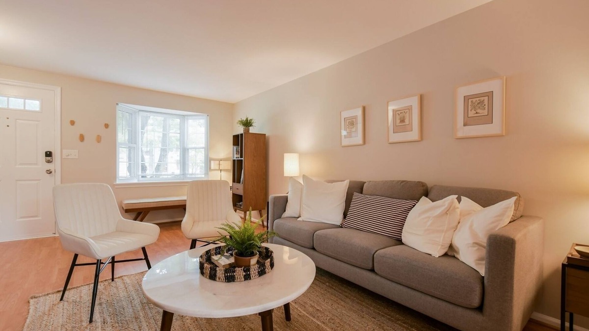 Countryside House | ClintonCrest: Private Yard & Near DC