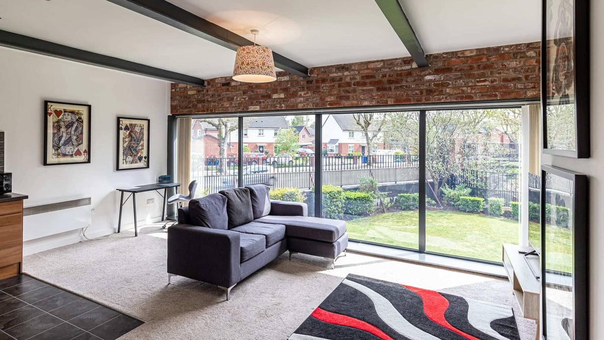 Warrington Condo | Clock Towers, Stockton Heath, Warrington, Parking, Wifi