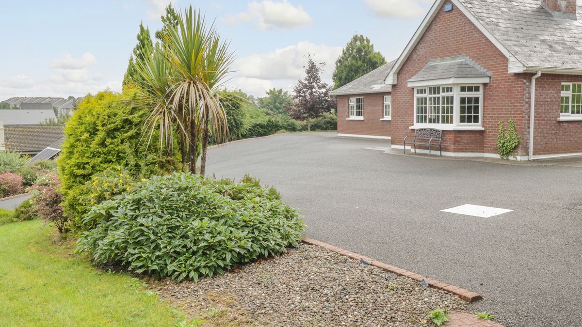 Collooney House | CLODAGH'S COTTAGE, family friendly in Collooney, County Sligo