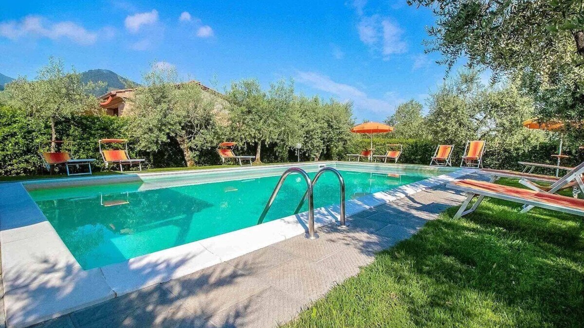 Cascine-La Croce Apartment | Clorinda, apartment, pool, WiFi. Walk to village.
