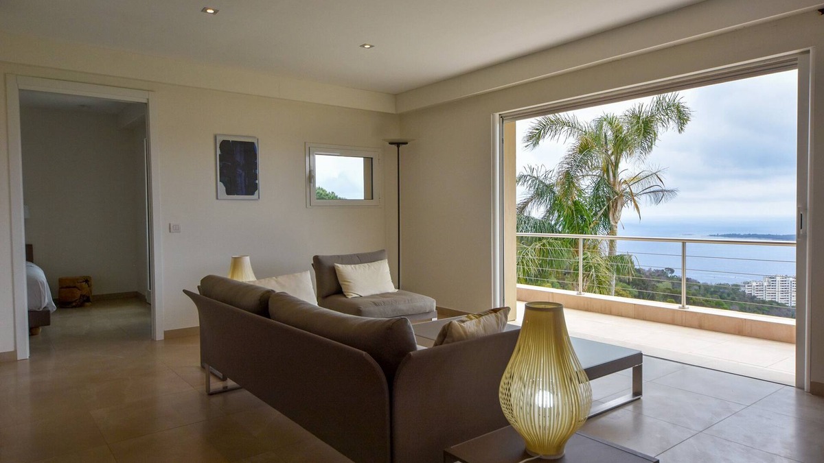 Vallauris Apartment | Clos des Iles: Peaceful haven with sea view, 10 minutes from the Palais
