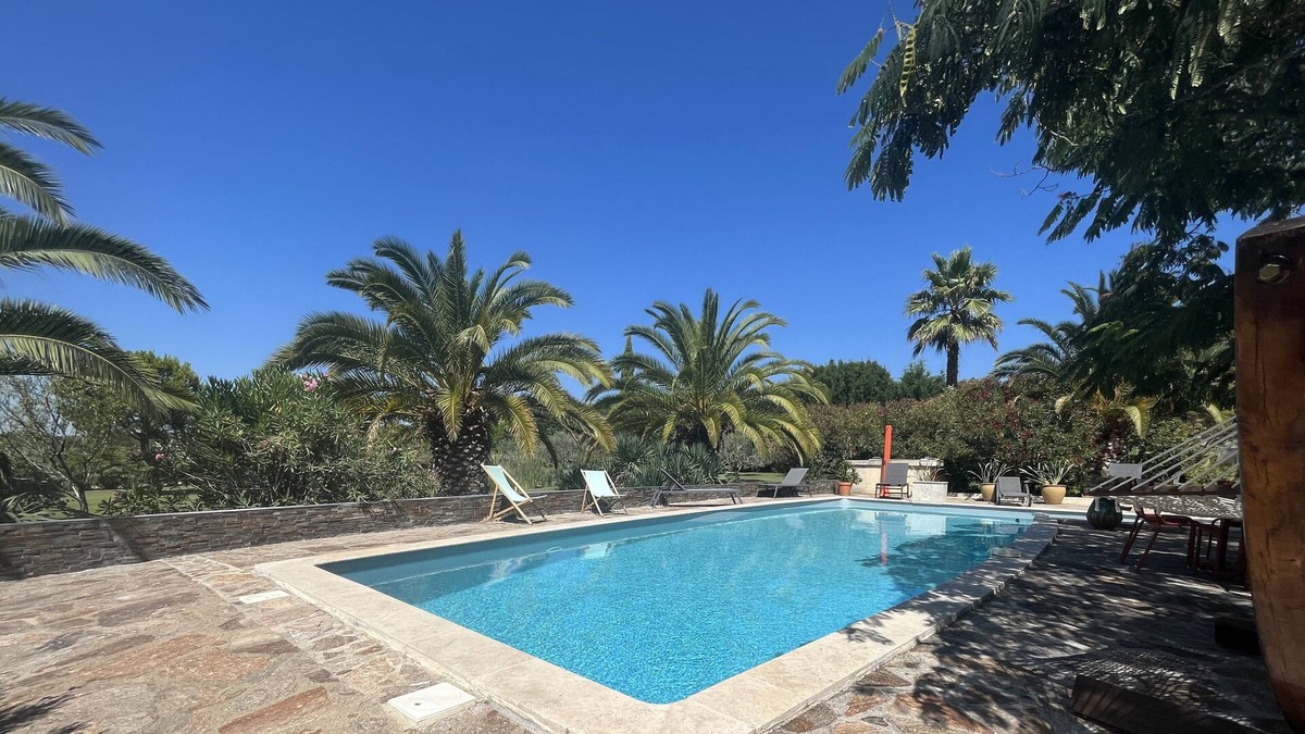Neffies House | Clos Du Picholins- Large House with Pool and Garden