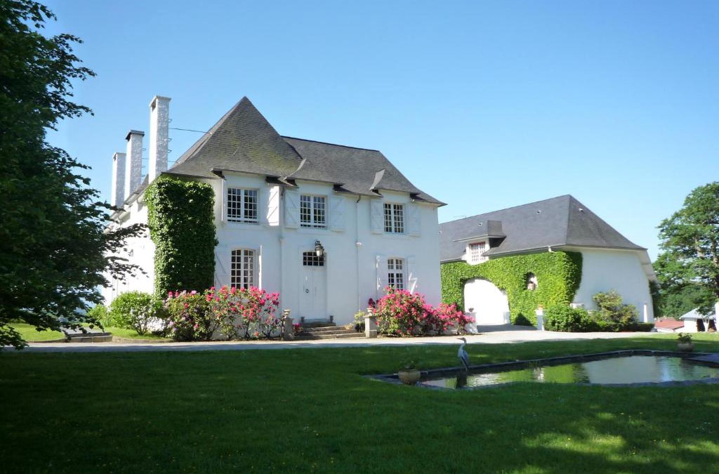 Jurancon Bed & Breakfast | Clos Mirabel Manor - B&B