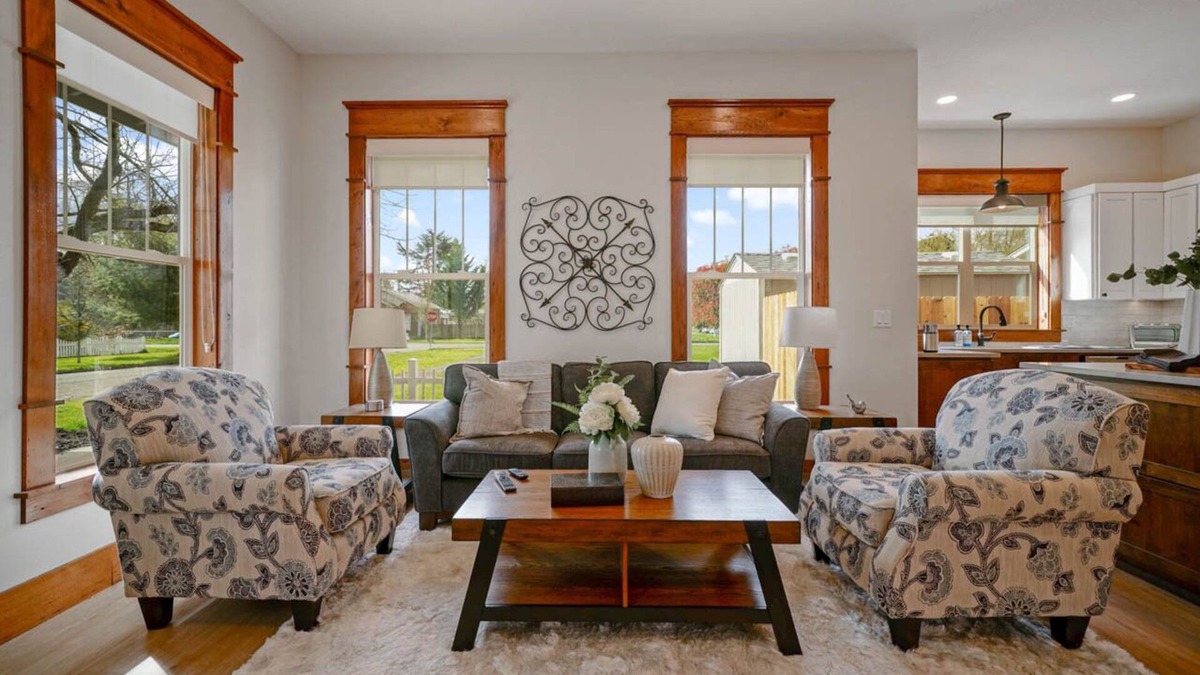 Independence House | Close access to the Willamette Valley Wineries