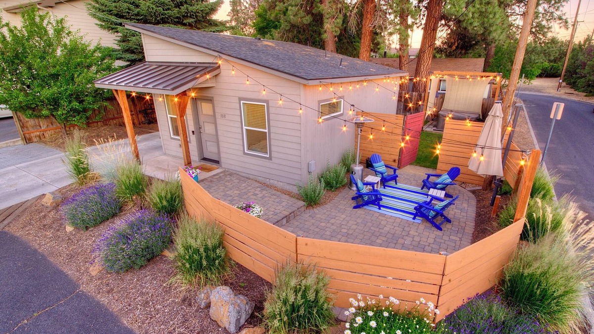 Southern Crossing House | Close, Cute, and Clean! - Hot Tub/Firepit/Bikes/Floats