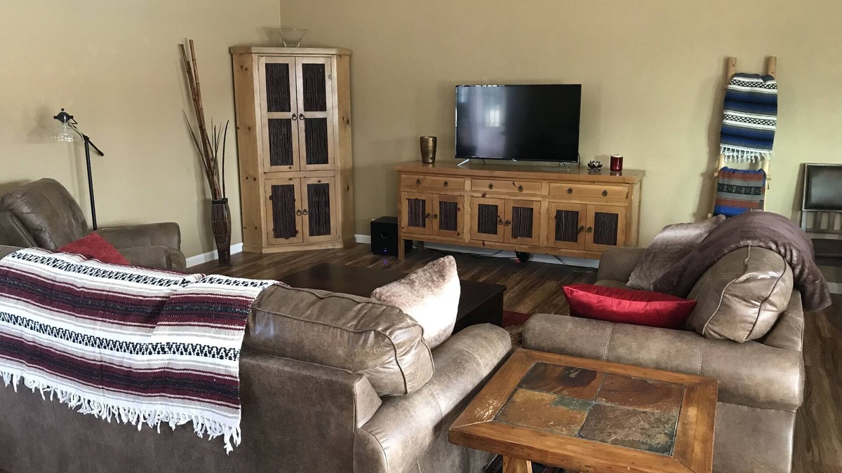 Tucson House | Close proximity to U of A, home w/POOL, sleeps 6!