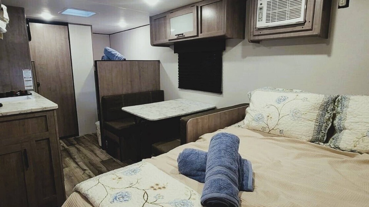 O'Fallon Apartment | Close St Louis, Scott AFB & McKendree RV NEXF., TV, WiFi