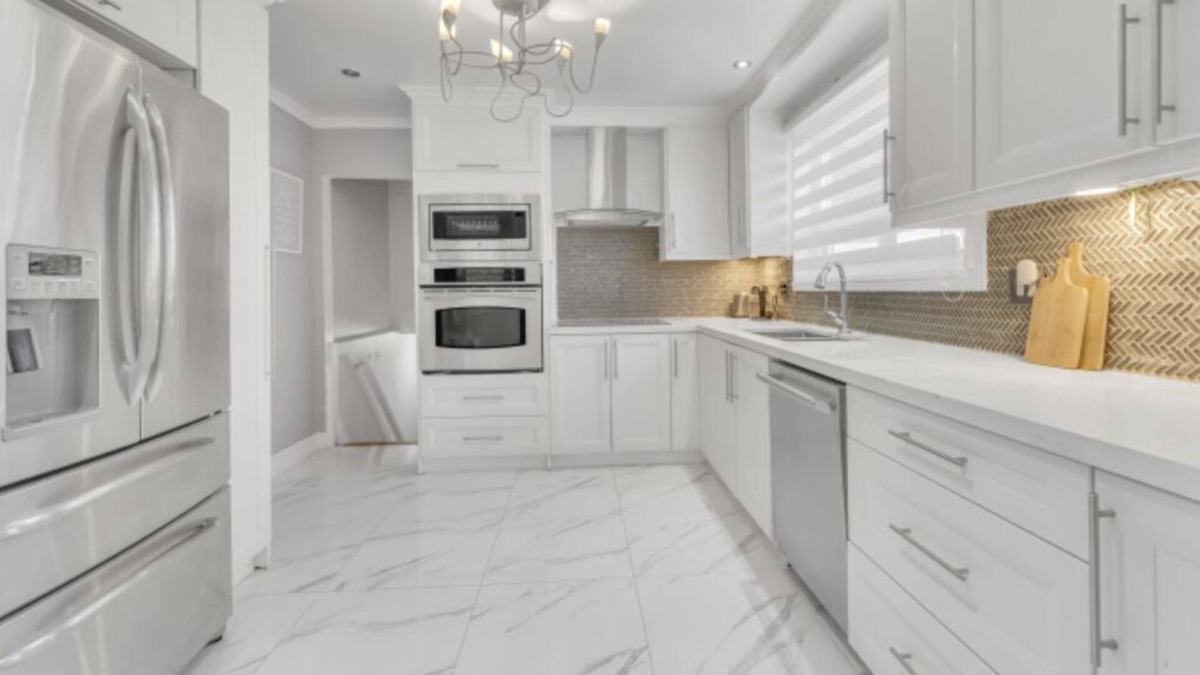 Brampton House | Close to airport 4 bedroom home