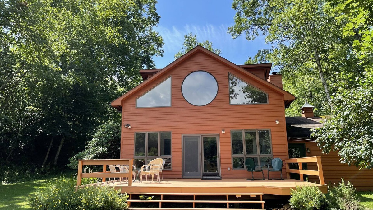 Maryland House | Close to ALL Baseball AND directly on the water! The Jewel of the Lake!