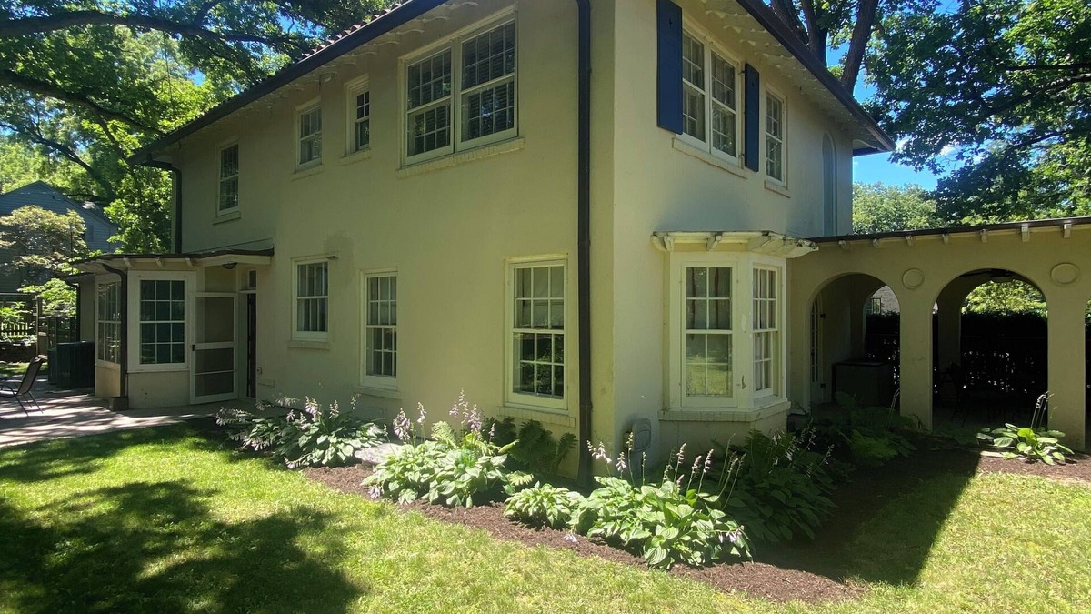 Rockford Villa | Close to all downtown attractions, a spacious retreat!