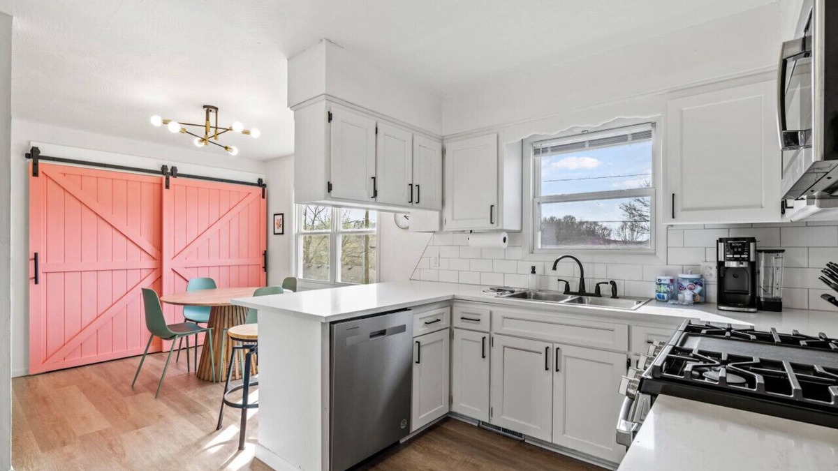 Ozark House | Close to all that Ozark has to offer!