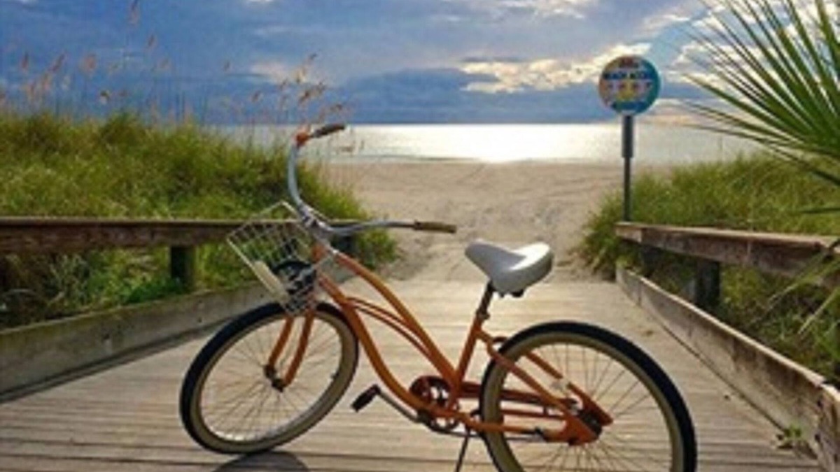 Historic Uptown House | Close to all with a King-bed! Bikes included