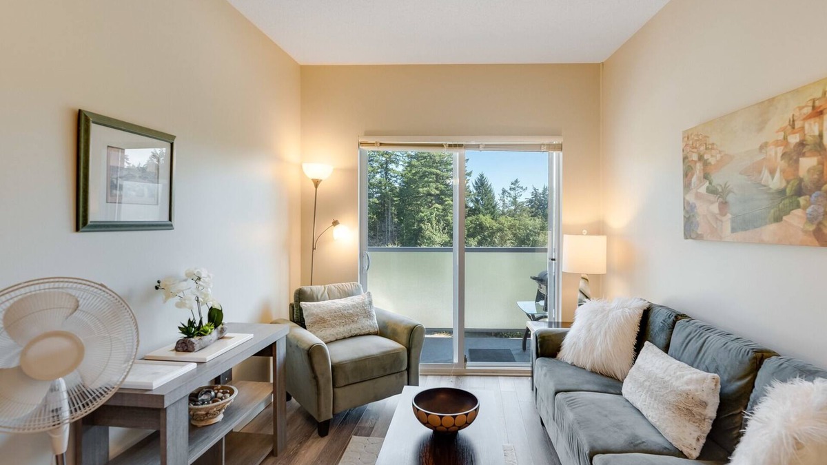 Victoria Condo | Close to Amenities/Wifi/High Cleaning Standards/Secure Parking