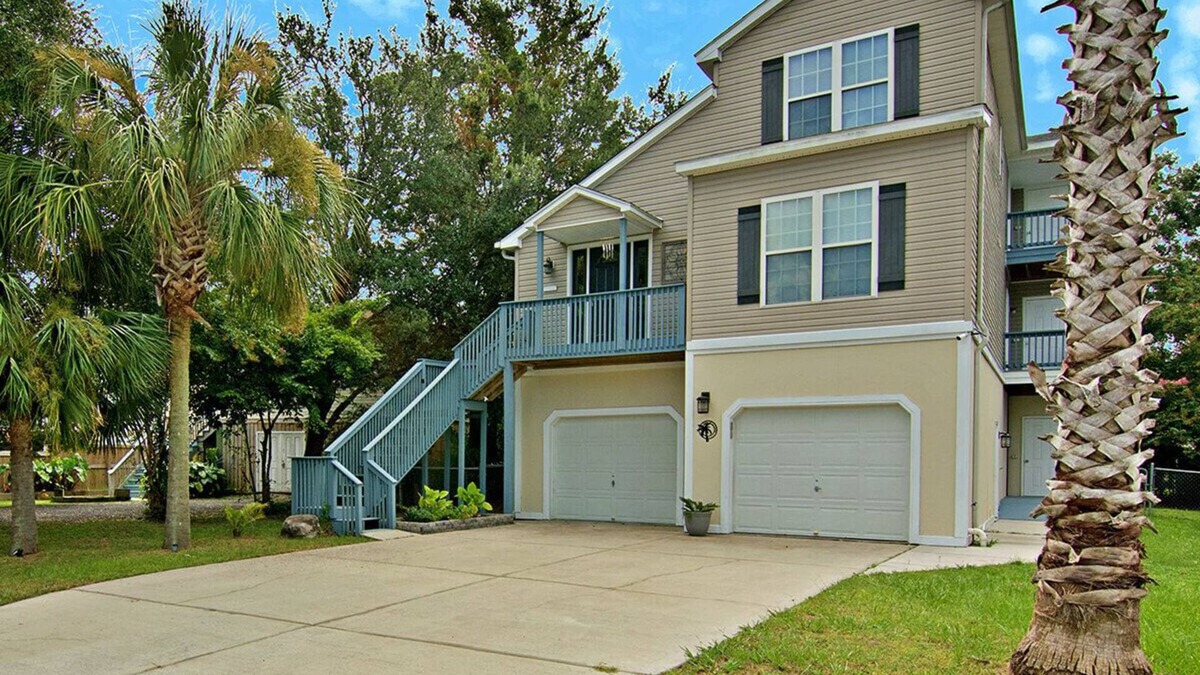 Charleston House | Close to Beach and Downtown Charleston