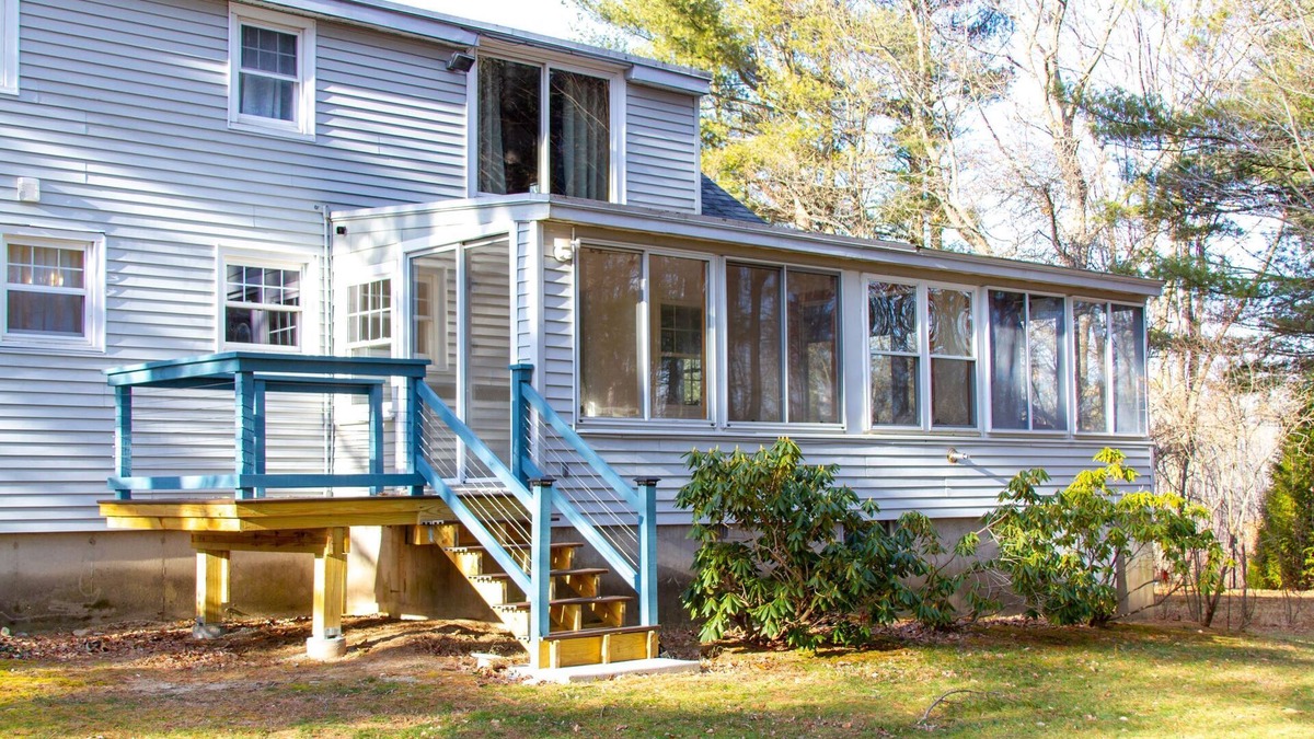 Wolfeboro House | Close to Beach, Downtown, Hiking & more! Outdoor sauna available to add!