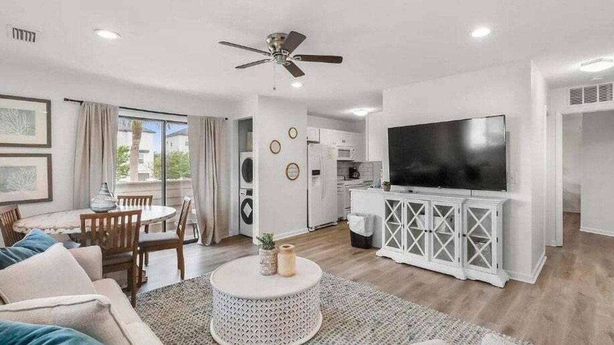 Emerald Waters Village Condo | Close To Beach! Pet Friendly! Free Seasonal Activities! Cross Creek 64 # 28D!