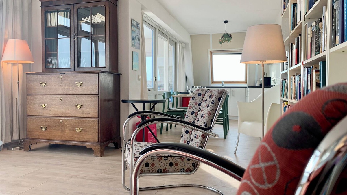 Petten House | Close to beach, spacious city centre flat, 2 bedrooms, WiFi, washing machine