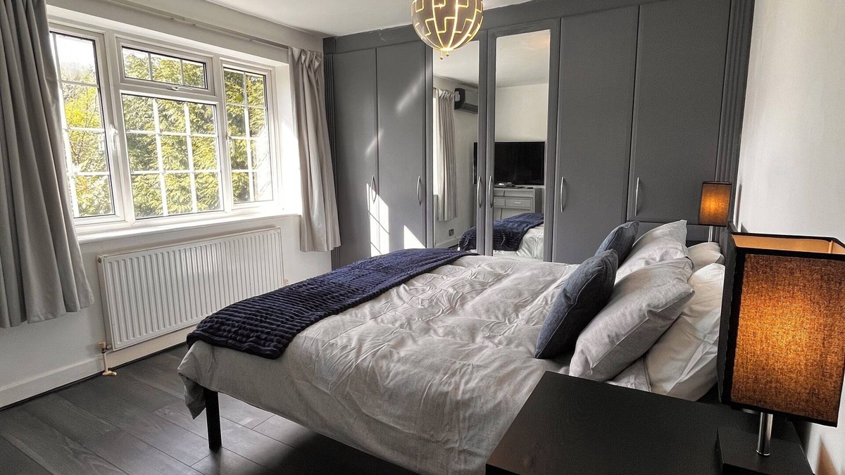 West Parley House | Close to Beaches and the New Forest - 4 bedroom house - pet and child friendly