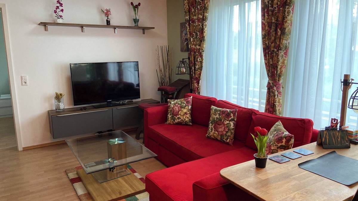 Schoenefeld Apartment | Close to BER/Adlershof airport in a quiet location; freeway transportation;