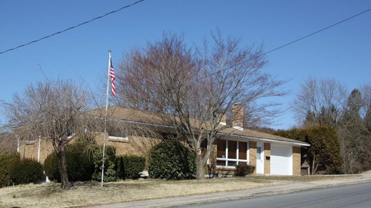 Lehighton House | Close to Blue Mountain, Jim Thorpe, and Beltzville Lake