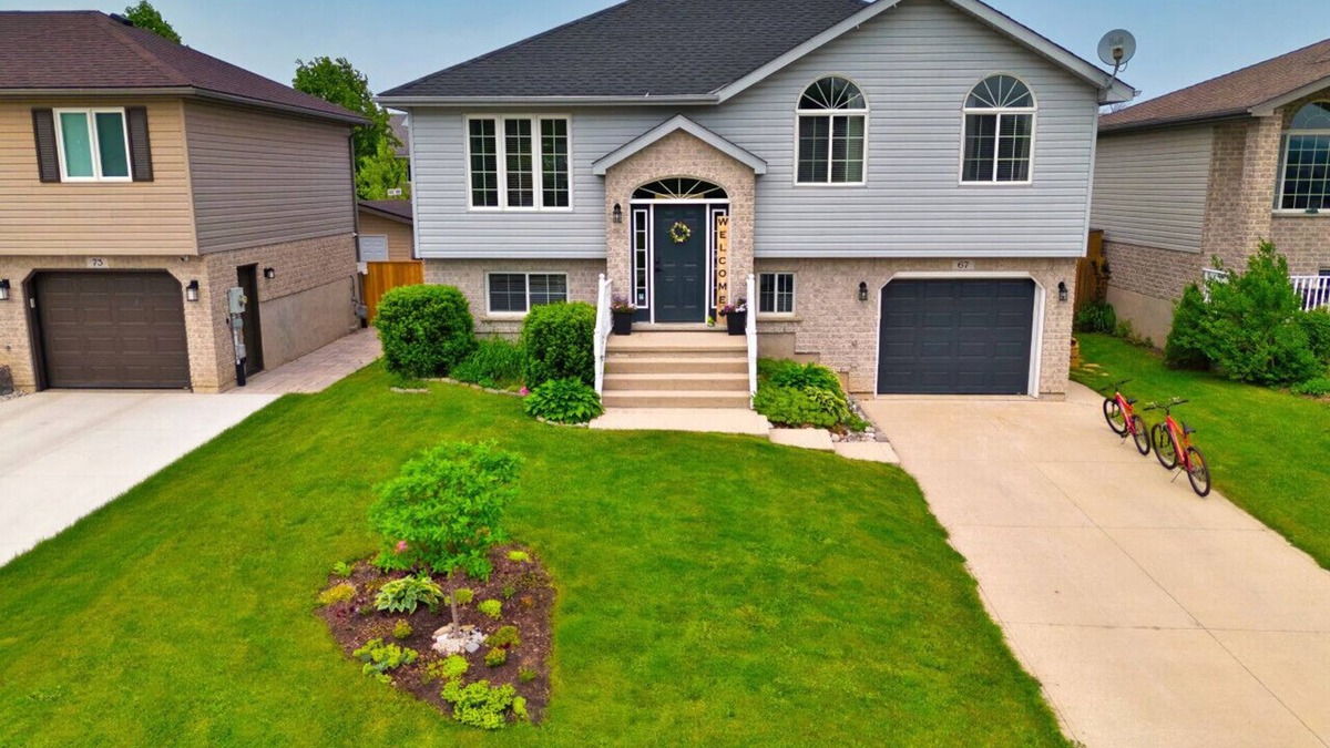 Meaford House | Close to Blue Mountain | Private Backyard + Game Room