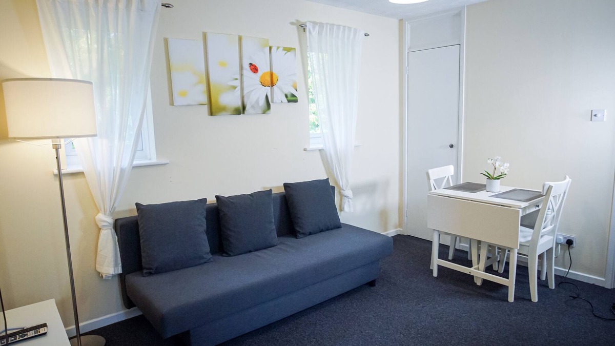 Newbury Apartment | Close to center, first floor studio.
