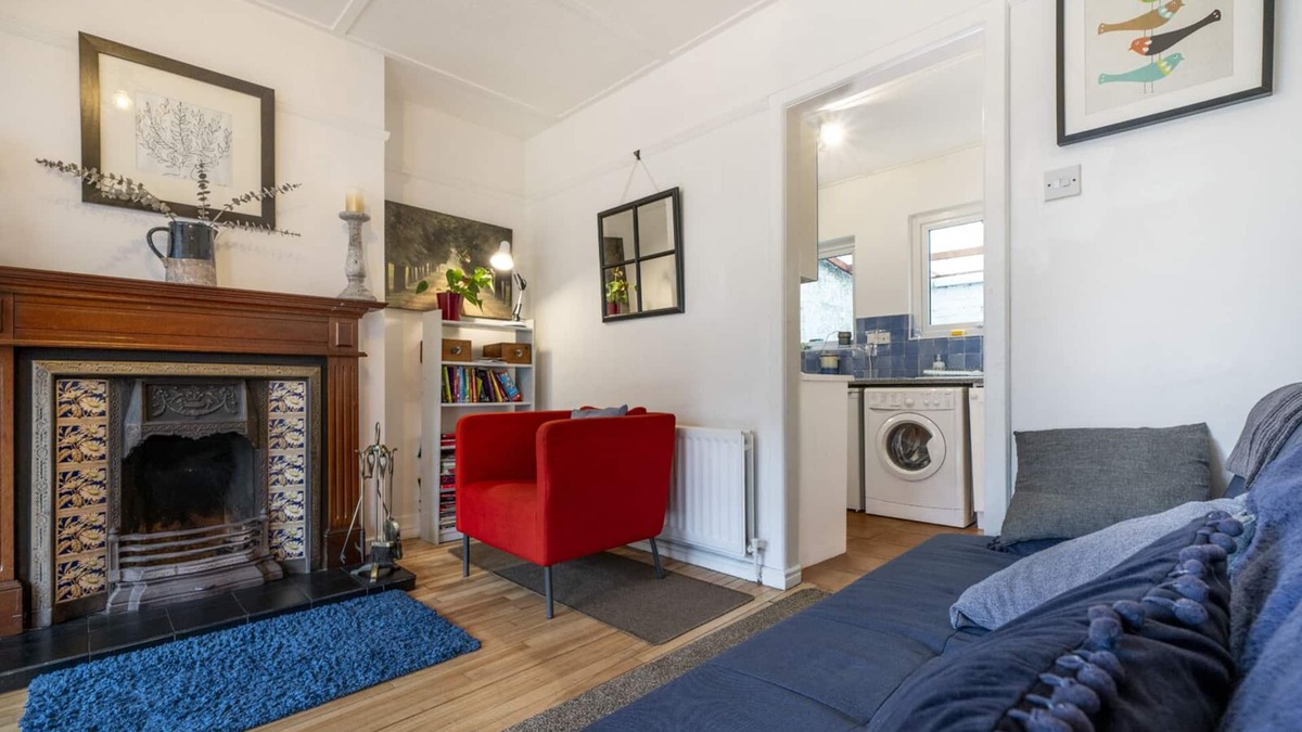Belfast House | Close to city centre home with public transport