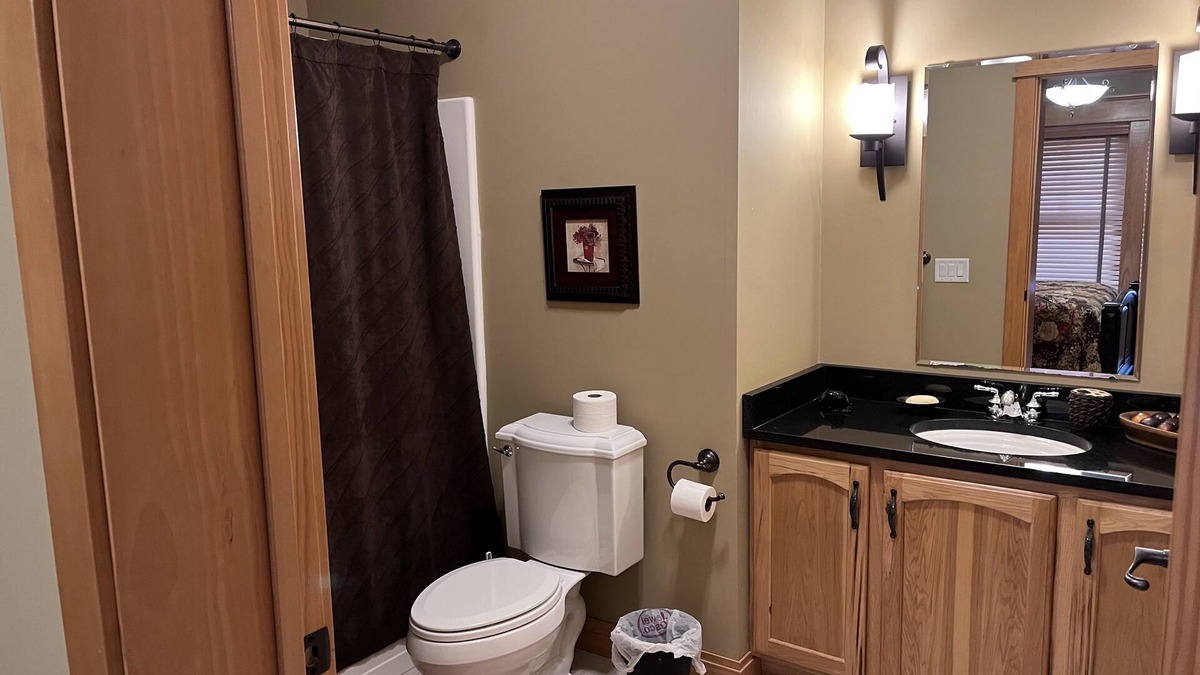 Conneaut Lakeshore House | Close to- Conneaut Lake Park, Fish Commission Boat Launch, Fishing, Dining, Golf