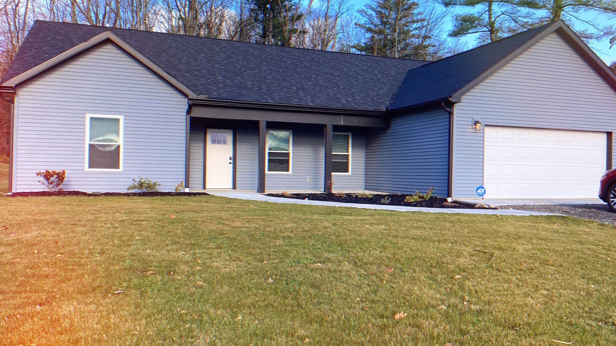 Etna House | Close to Cornell University, IC, wine trails, airport, waterfalls & more!