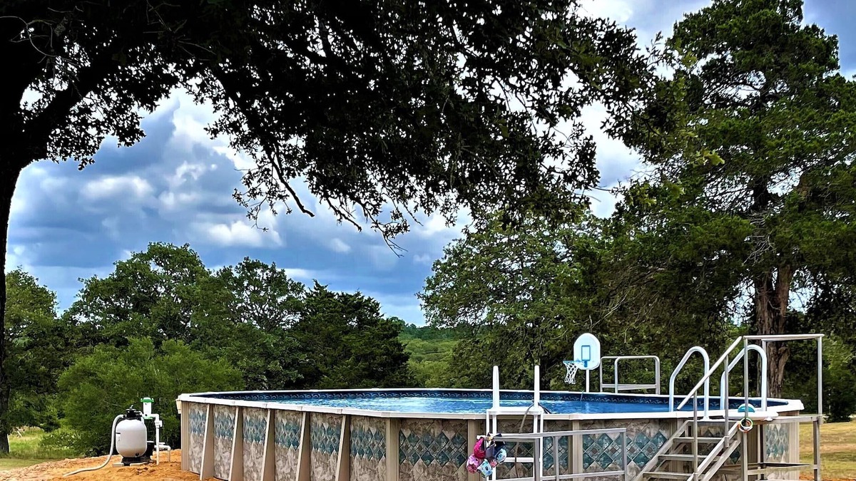 Red Rock House | Close to COTA, Large POOL, Fun Relaxing Getaways. EXCLUSIVE use of the property.