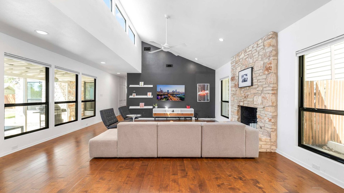 Oak Forest House | Close to Domain DT Shopping Chic Serene 3BR