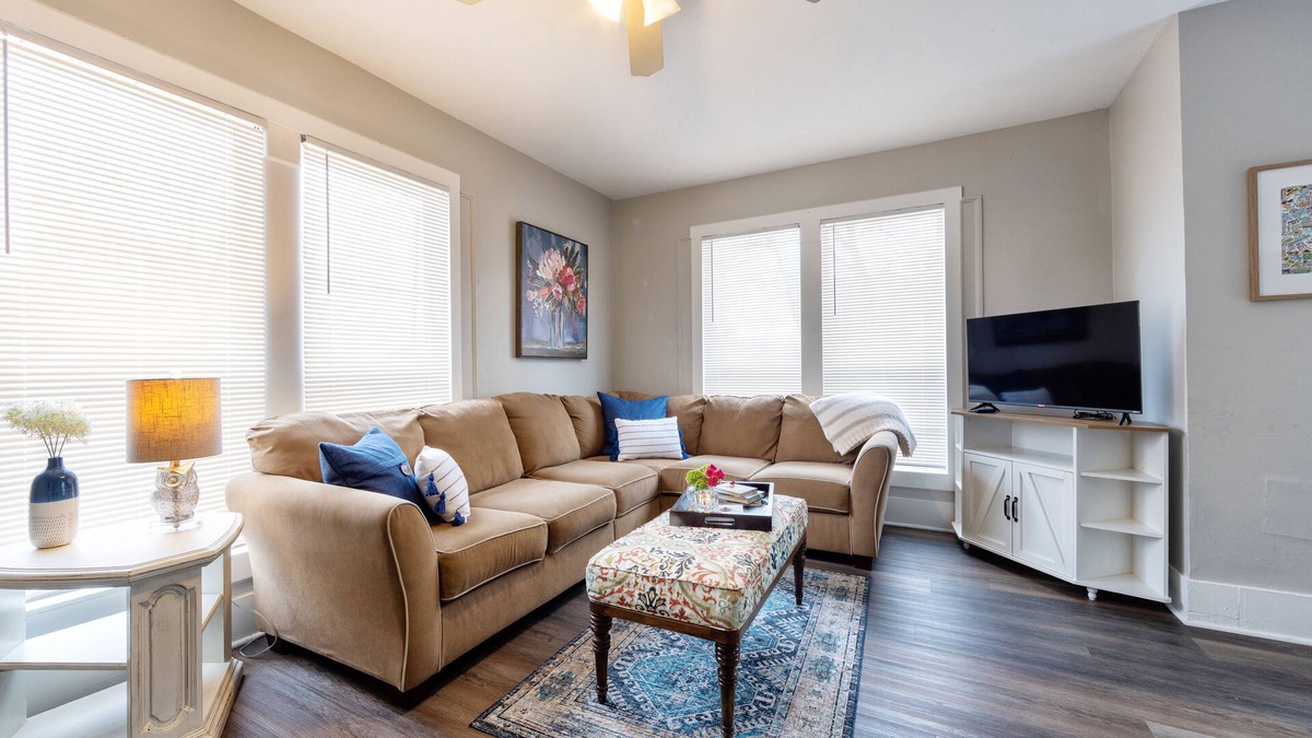 Tyler House | Close to downtown and walking distance to Hospitals