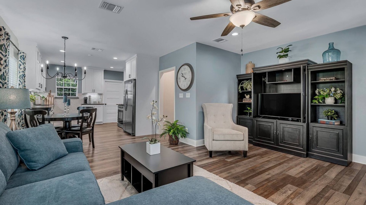 Brenham House | Close to Downtown Brenham