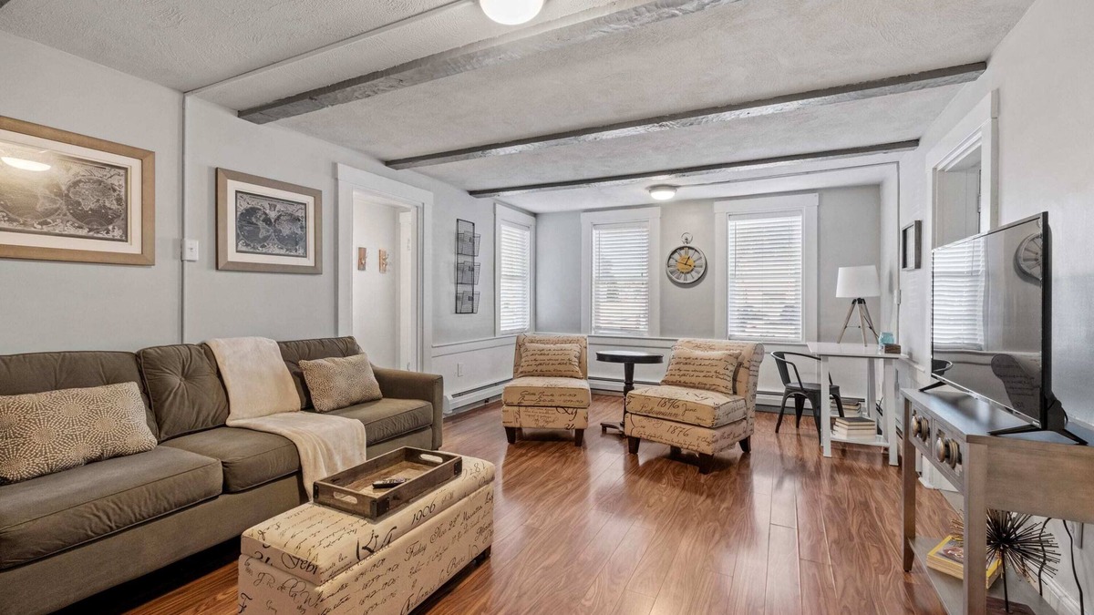 Exeter Apartment | Close to Downtown Exeter-1st Flr 1 Bed+ Office