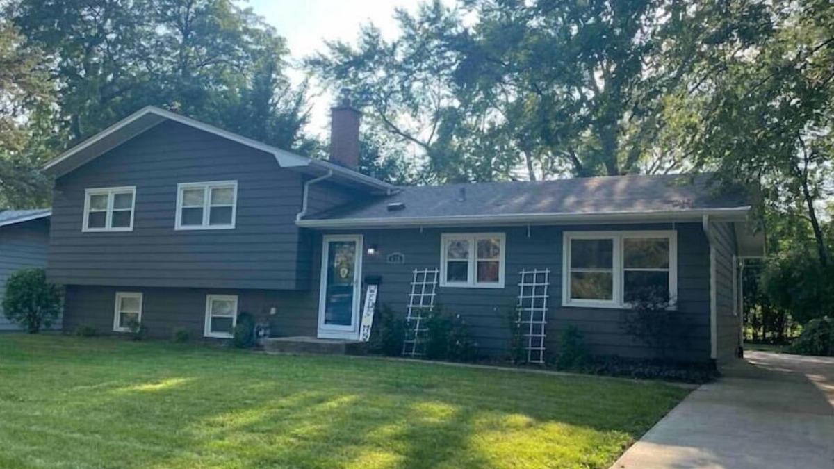 Naperville House | Close to downtown Naperville 3 Bed 2.5bath/Pets OK, Garage and utilities incl.