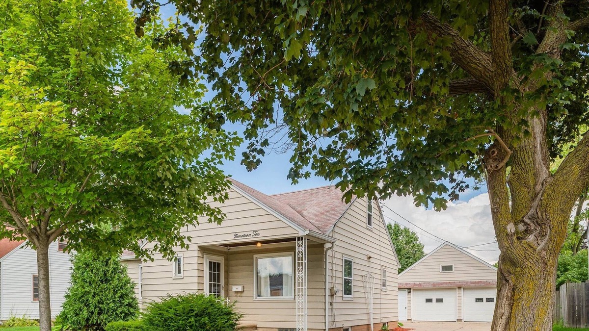 Appleton House | Close to Downtown / Oshkosh / Lambeau Field