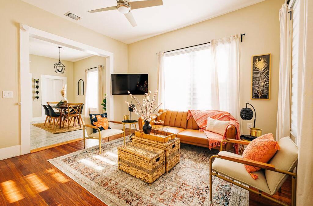 Riverside House | Close to Downtown San Antonio,TX with private backyard and firepit