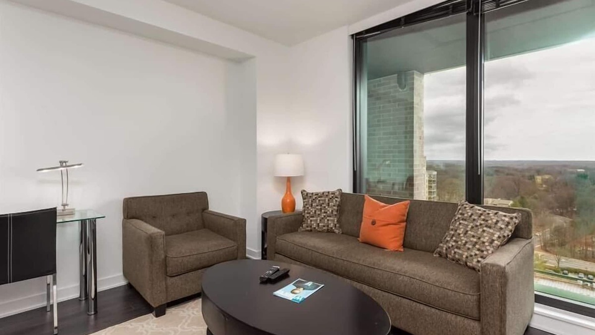Reston Apartment | Close to Dulles Airport | Kitchen + Washer/D | nr DC