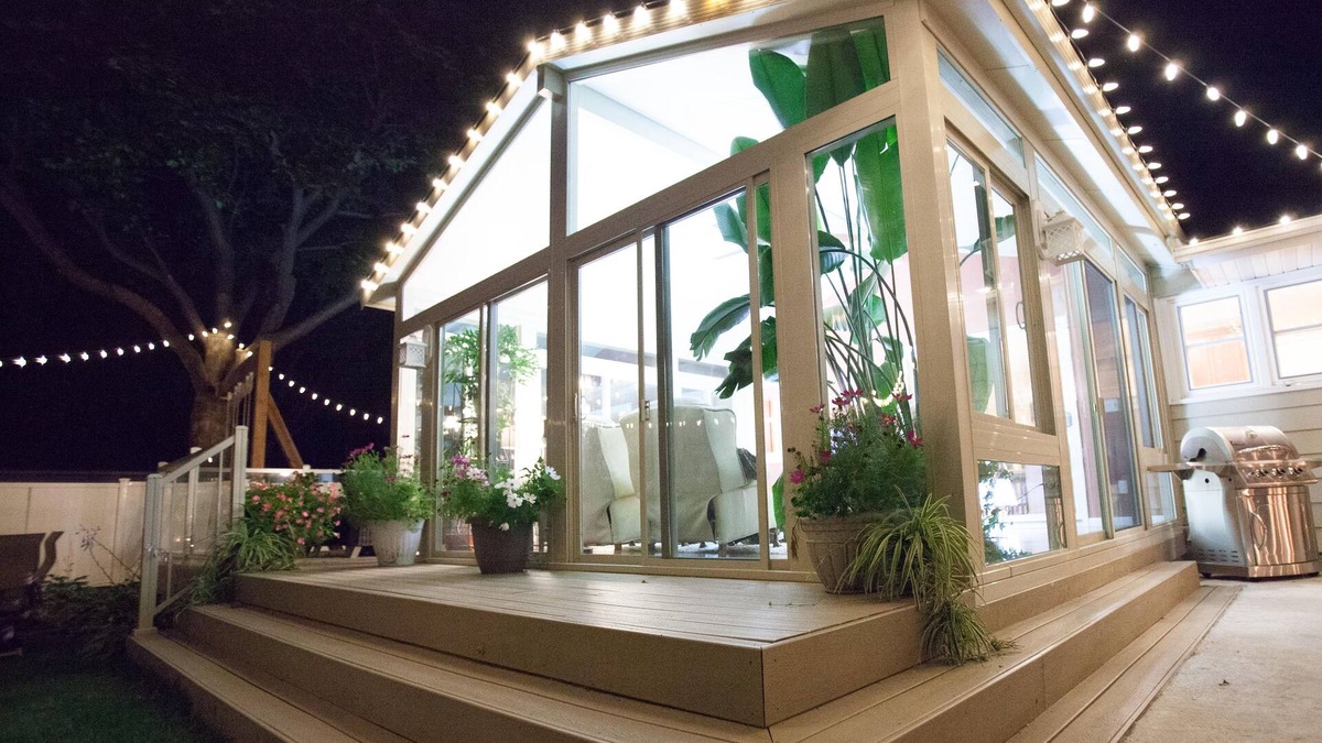 Rochester House | Close to everything, Amazing sun room, private backyard, BEAUTIFUL HOME