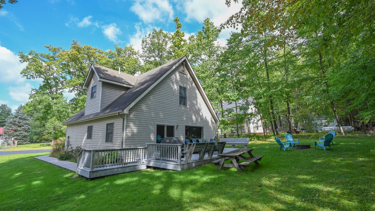 Thayerville Cottage | Close to everything DCL, fun for the whole family