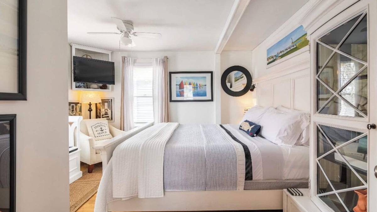 Off Broadway House | CLOSE to everything/Private Bath