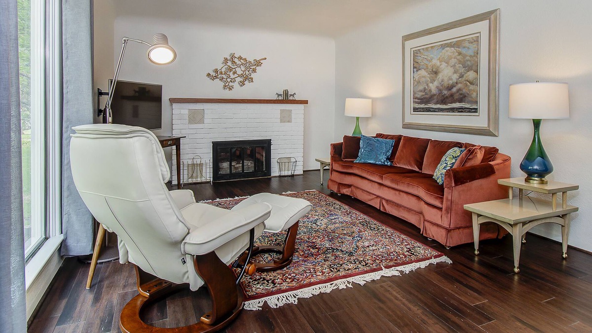 Depot Bench House | Close to Everything, Quaint, Quiet, Super Clean, Comfortable Home